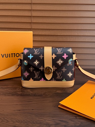 Louis Vuitton Tyler Envelope