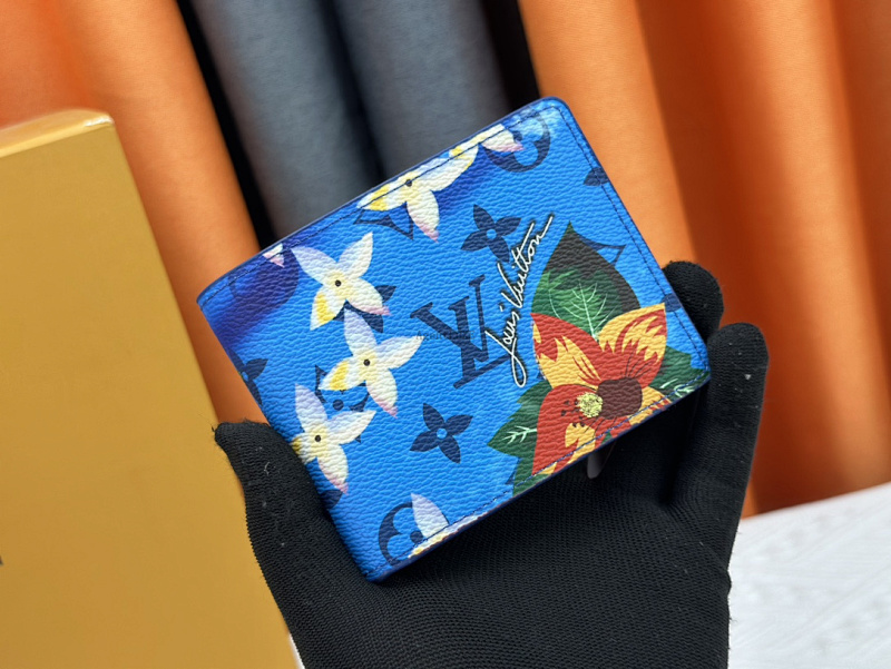 Louis Vuitton Monogram Surfin Monogram Size 11x8.5x2cm C.200