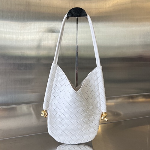 BV Logo Tote Hin 30x26x2