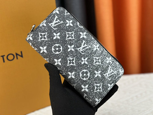 Louis Vuitton Monogram Vivienne Holidays Vivienne