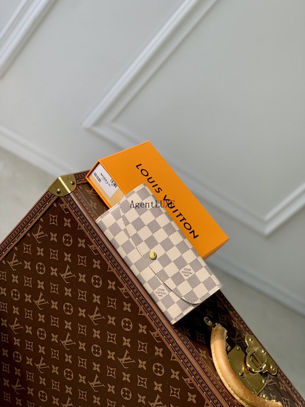 Louis Vuitton Emilie Monogram Size 19x10cm