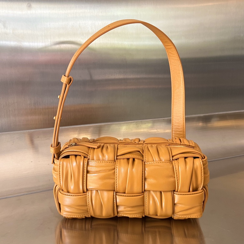 Bottega Veneta 520 Brick Happa 23.5x10.5x10