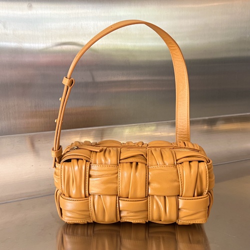 Bottega Veneta 520 Brick Happa 23.5x10.5x10