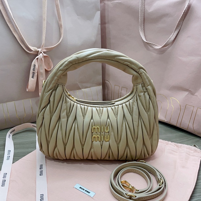 MiuMiu MiuWander Matelasse 23X13X7