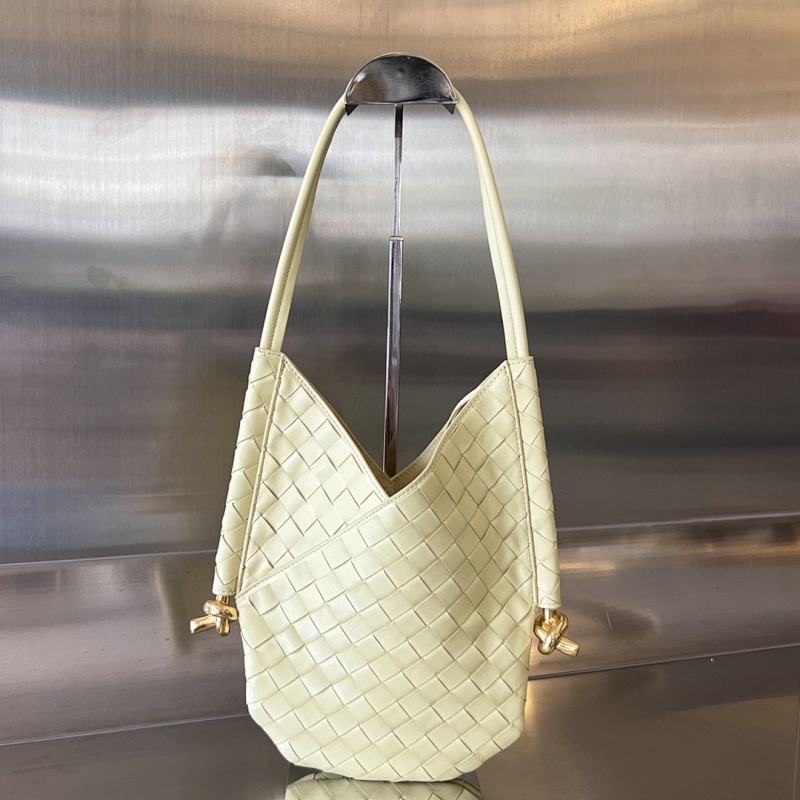 BV Logo Tote Hin 30x26x2