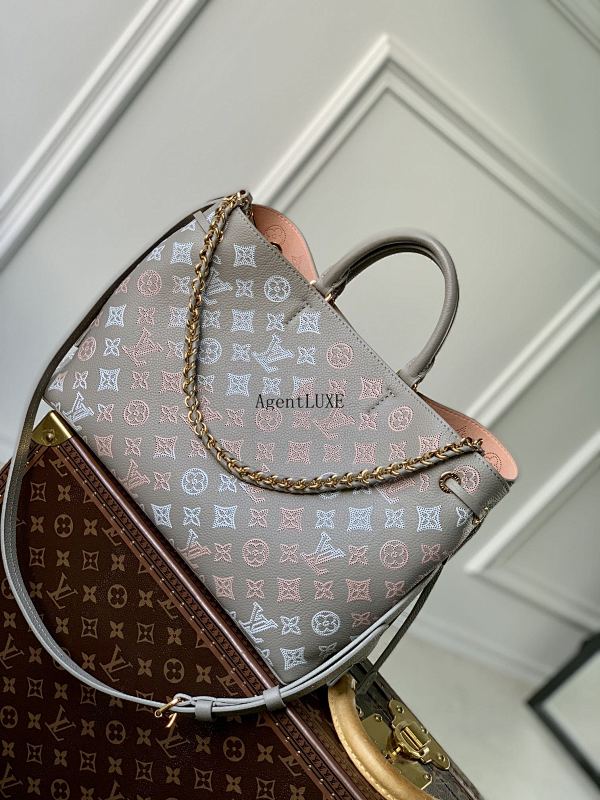 Louis Vuitton Bella Tote 32.0 X 23.0 X 13.0