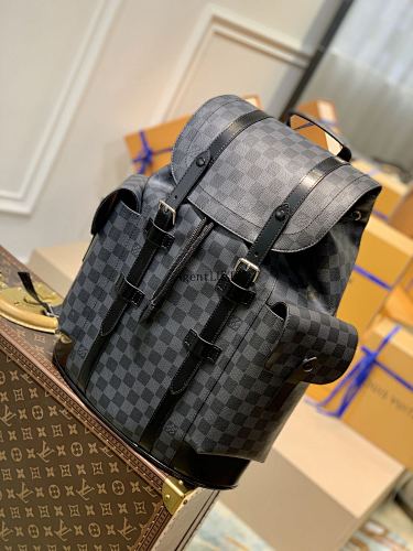 Louis Vuitton Christopher Monogram 41 X 47 X 13 Cm