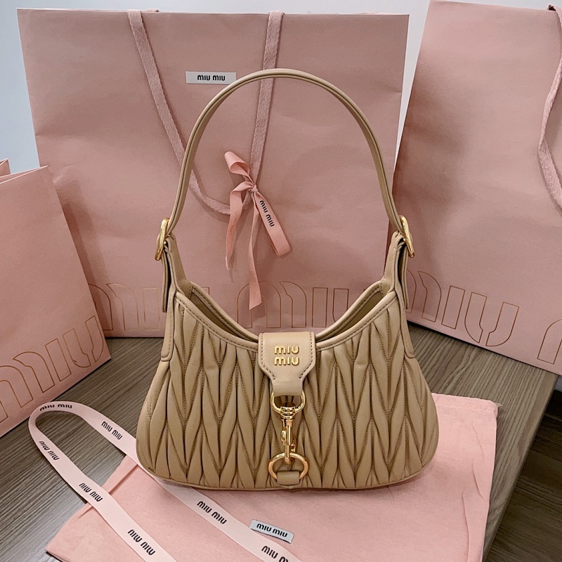 5BC157 MiuMiu Hobo Matelasse MlUMlU 4CM