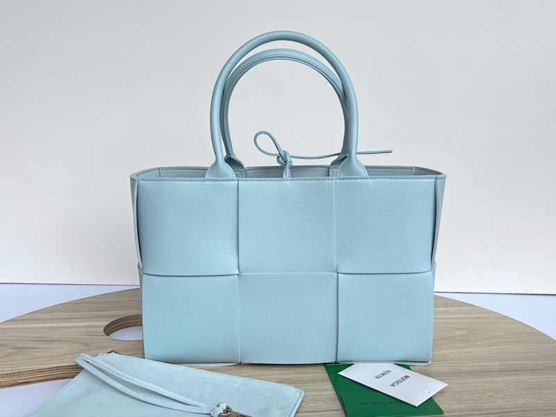 B Mini Tote 30X20x11.5p1080