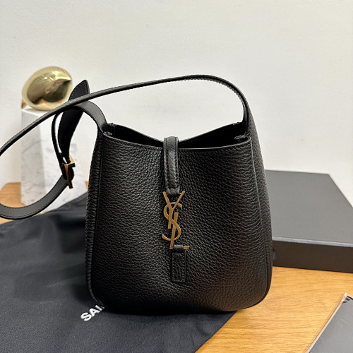 Card holder from Agentluxe