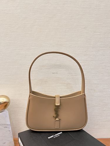 Le5A7 Bag 𝙢𝙞𝙣𝙞 + Logo
