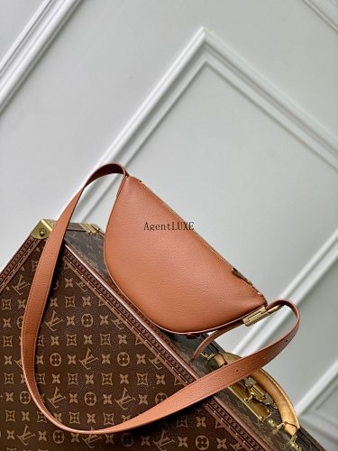 Louis Vuitton crossbody bag
