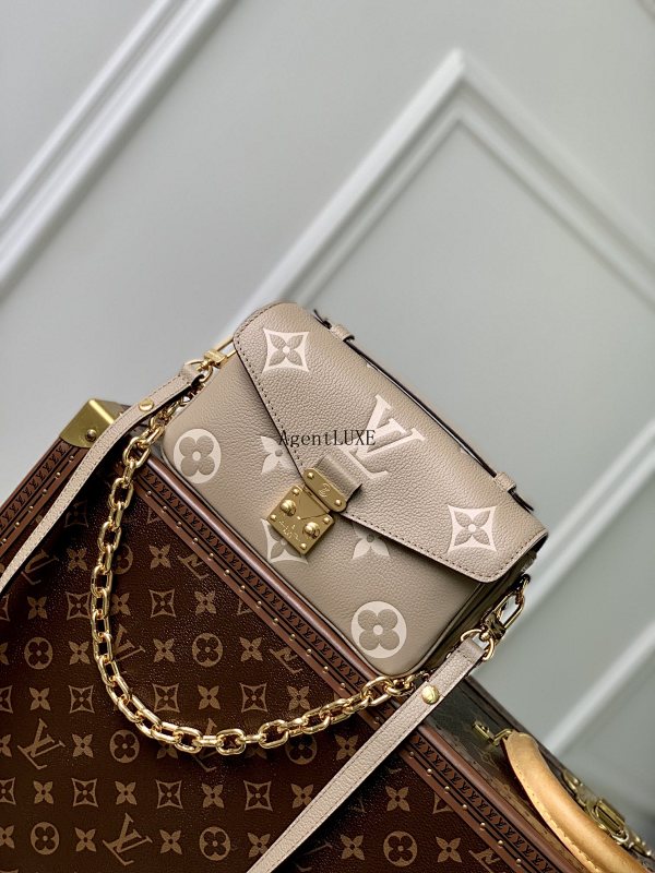 Louis Vuitton Pochette Metis East West Monogram Empreinte Monogram S-lock 21.5 X 13.5 X 6.0 Cm