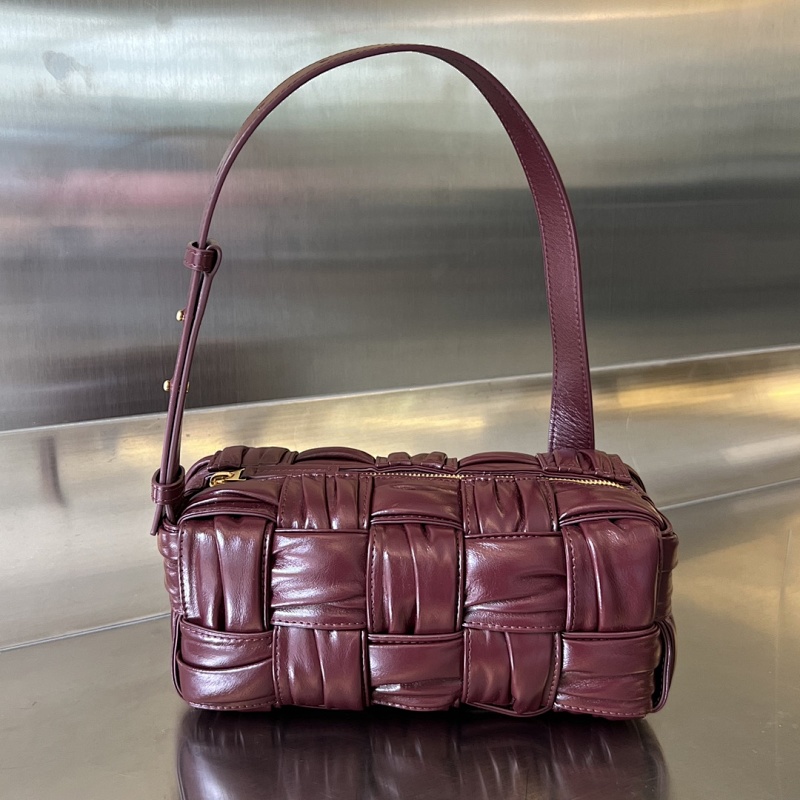 Bottega Veneta 520 Brick Happa 23.5x10.5x10