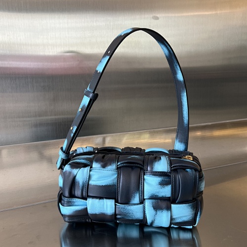 Bottega Veneta 520 Brick Happa 23.5x10.5x10