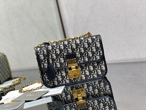 Dior D Oblique Feel Size