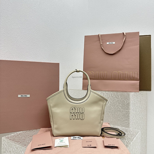 9 Isetan Popup Ivy Miu Momo Logo