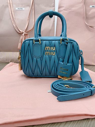 MiuMiu Too Pretty Matelasse MiuWander 19X13X6CM