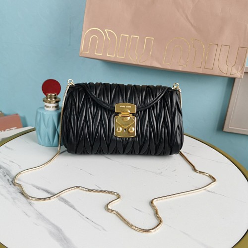 5BH196 MiuMiuMatelasse Size 22X13.5X7cm