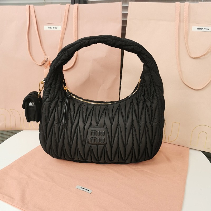 MiuMiu MiuWander Matelasse Airpods 6 28X14X9