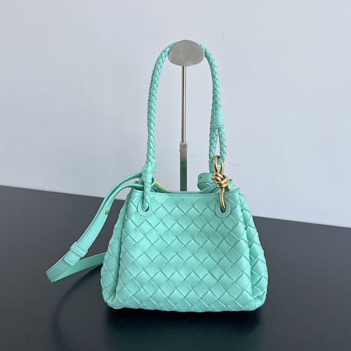 BV Intrecciato Mini BV Knot Size 21X17X16.5cm