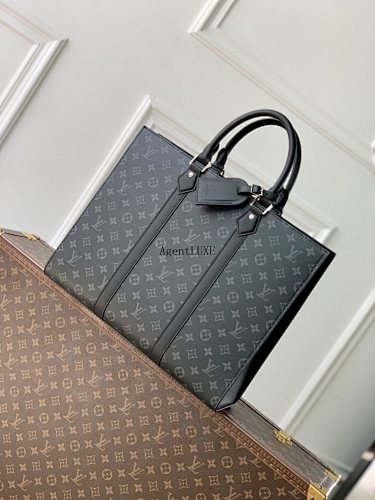 Louis Vuitton Sac Plat Monogram Eclipse