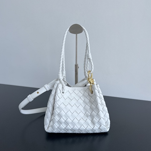 BV Intrecciato Mini BV Knot Size 21X17X16.5cm