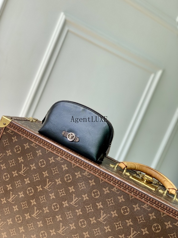 Louis Vuitton Pochette Cosmétique LV Circle