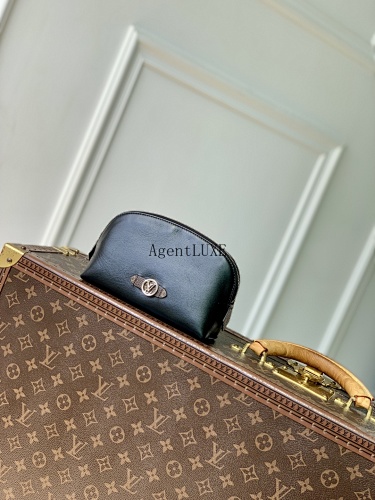 Louis Vuitton Pochette Cosmétique LV Circle