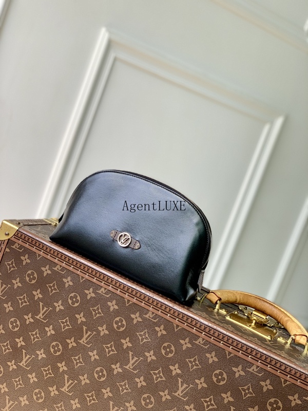 Louis Vuitton Pochette Cosmétique LV Circle