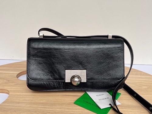 Bottega Veneta 28x9x15.5