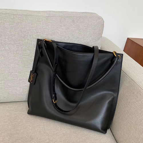 Shopping bag from Agentluxe