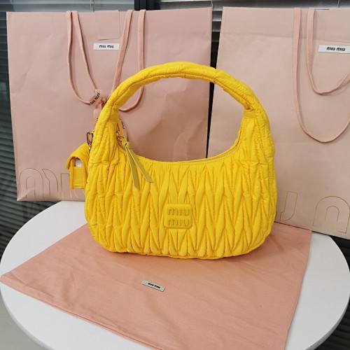 MiuMiu MiuWander Matelasse Airpods 6 28X14X9