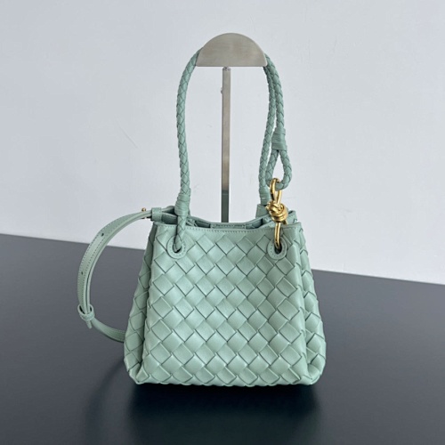BV Intrecciato Mini BV Knot Size 21X17X16.5cm