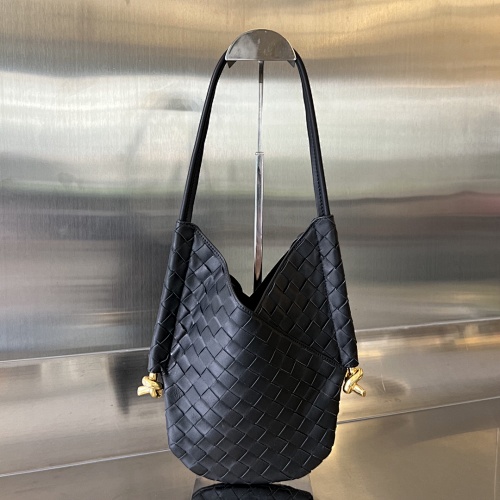 BV Logo Tote Hin 30x26x2