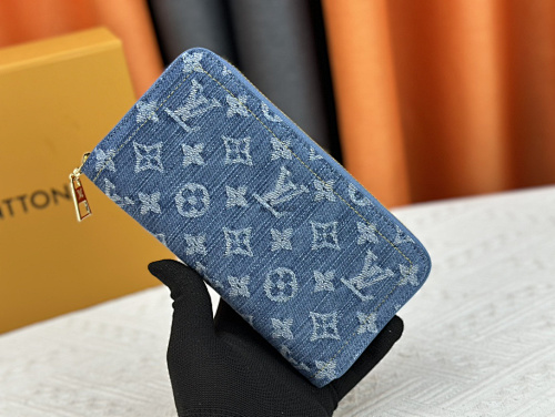 Louis Vuitton Zippy Monogram 12 Size 19.5 10.5 2.5cm