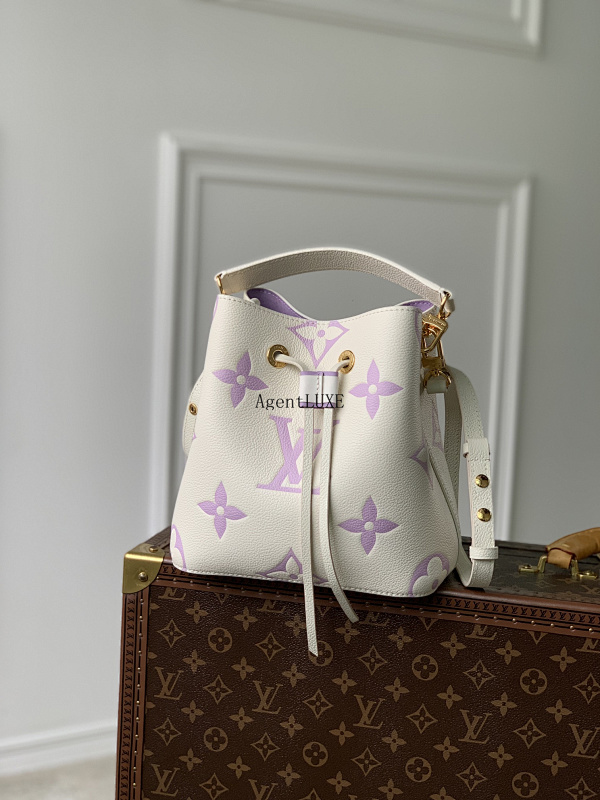 Louis Vuitton NéoNoé BB Monogram Empreinte Monogram Giant 20.0 X 20.0 X 13.0