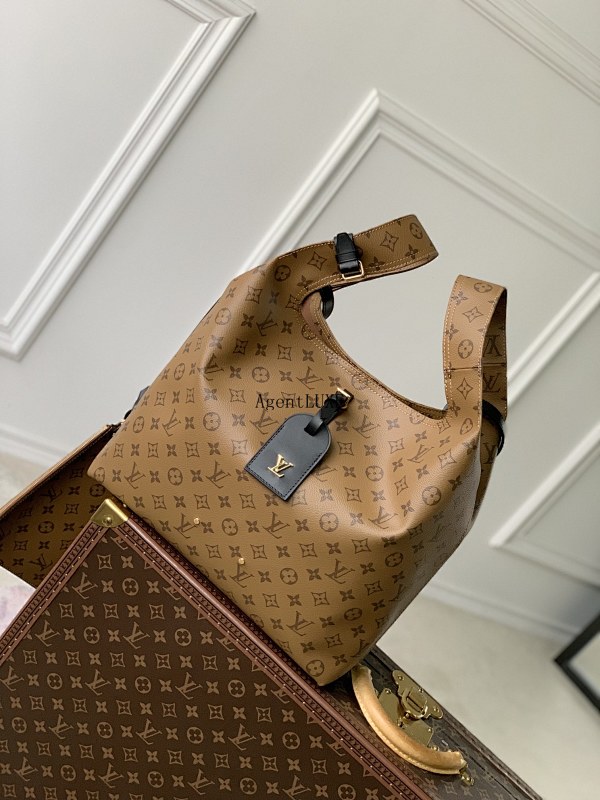 Atlantis Monogram LV 34 X 34x 13.5