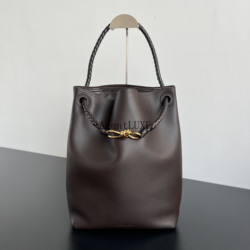 Bv Andiamo Bucket Silky Calf Intrecciato
