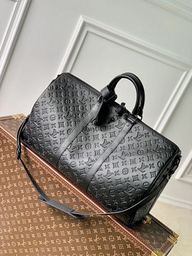 Louis Vuitton Keepall Bandoulière 50 Monogram Shadow Monogram Keepall 50 X 29 X 23cm