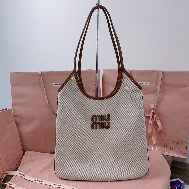 5BG231 Miu Logo 35 X 40cm