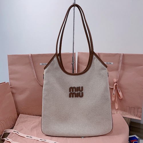 5BG231 Miu Logo 35 X 40cm