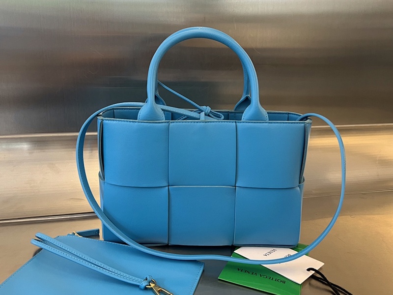 B Mini Tote 25X16x8