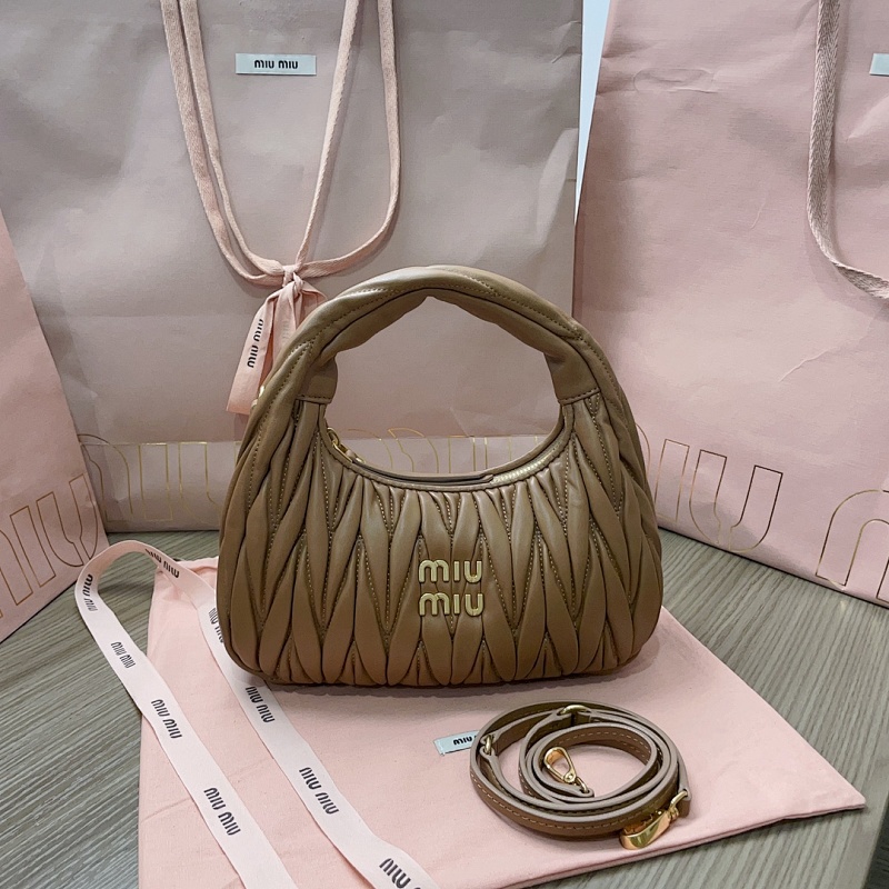 MiuMiu MiuWander Matelasse 23X13X7