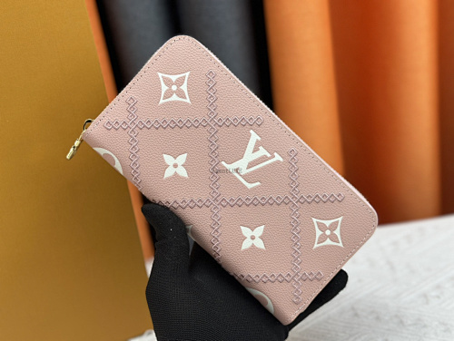 Louis Vuitton Zippy Monogram Vernis V Monogram Vernis 19.5x10.5x2.5cm
