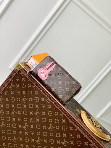 Louis Vuitton Nicolas Ghesquière Zippy 19Cmx10cm