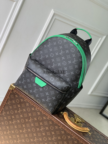 Louis Vuitton Discovery Monogram Eclipse 14