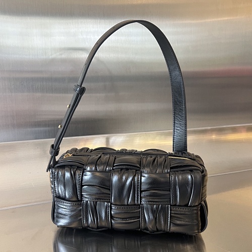 Bottega Veneta 520 Brick Happa 23.5x10.5x10