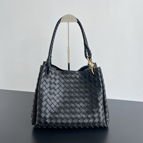 BV Intrecciato Mini BV Knot Size 30X26X20cm