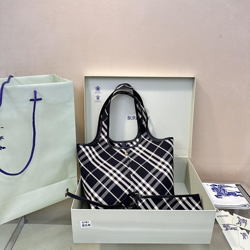 B Burberry 41 14 26cm